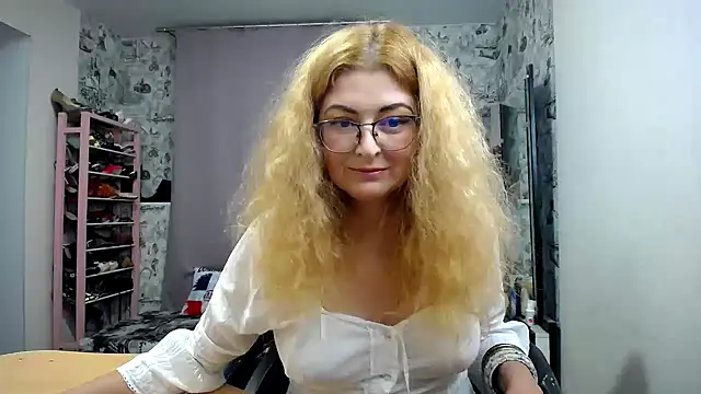 Someone Recorded A Long Camshow - video by Helen1974 cam model