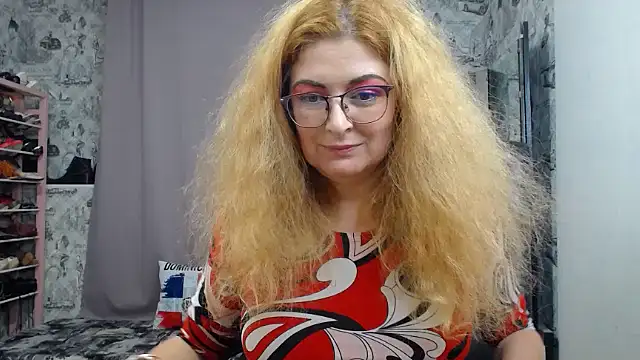 Interesting Webcam Moment With Boots And Shoes - video by Helen1974 cam model