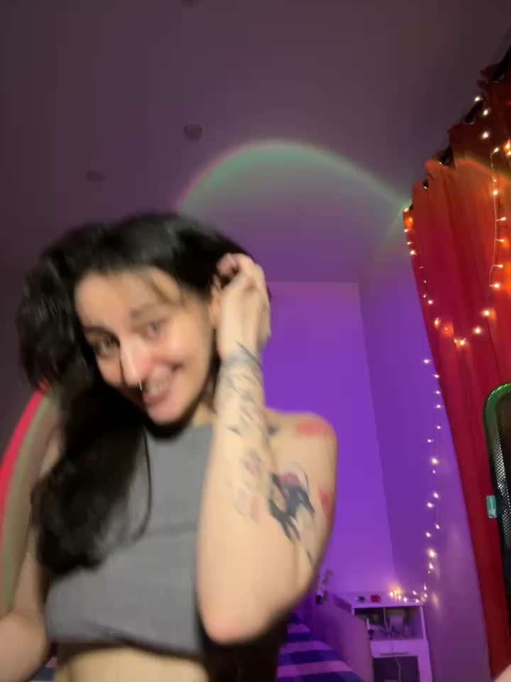 Hanna play with pussy