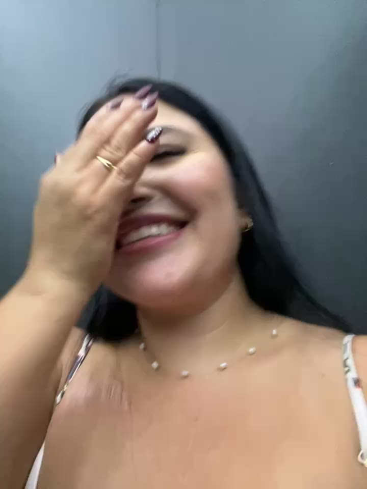 Pvt in the bathroom public – видео вебкам-модели sukhakunis1