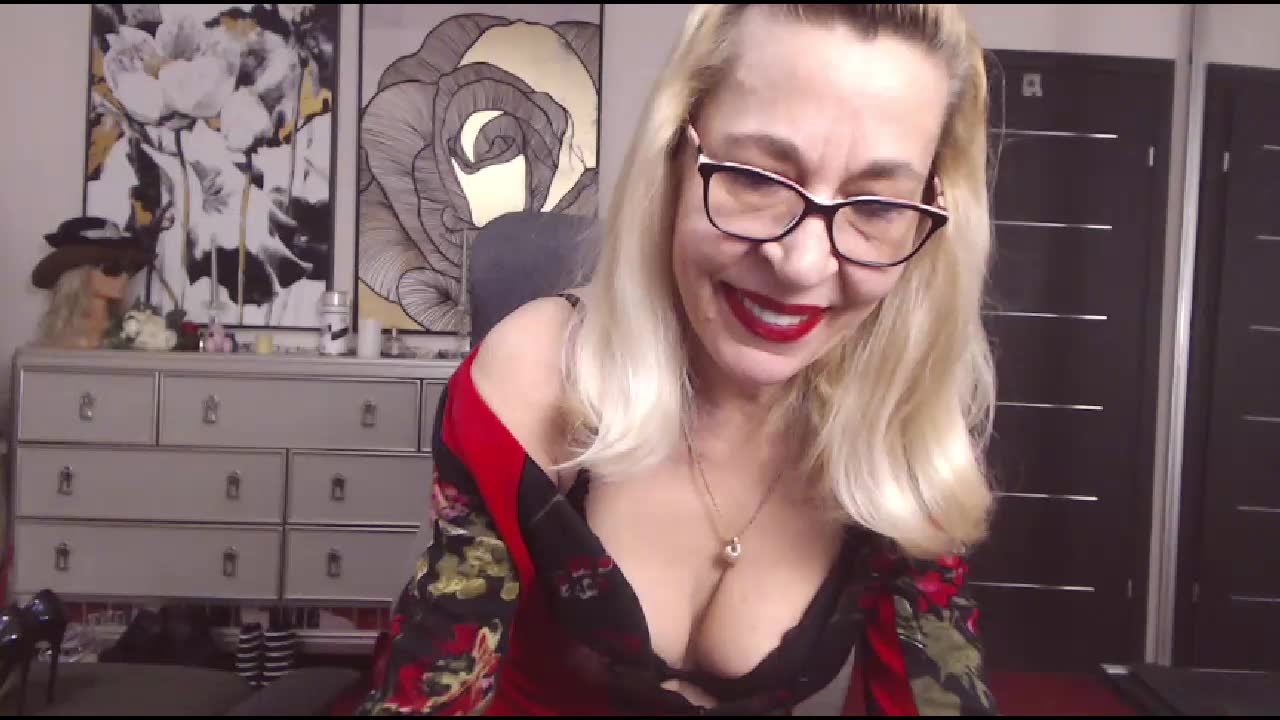 Fetish Red toes and fingers ass - ক্যাম মডেল HornyMilf_555-এর ভিডিও