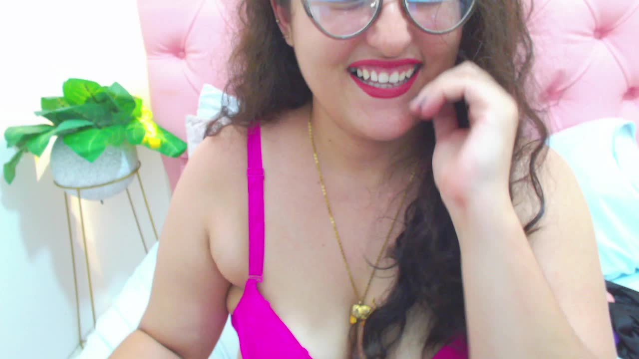 3264 - clip cu niraksil model videochat