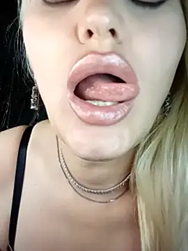 smoking - video di Freya_Milf modella di cam