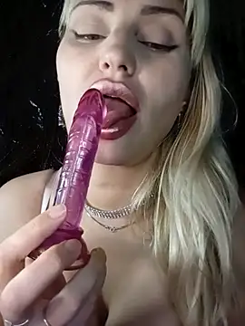 blow job - video di Freya_Milf modella di cam