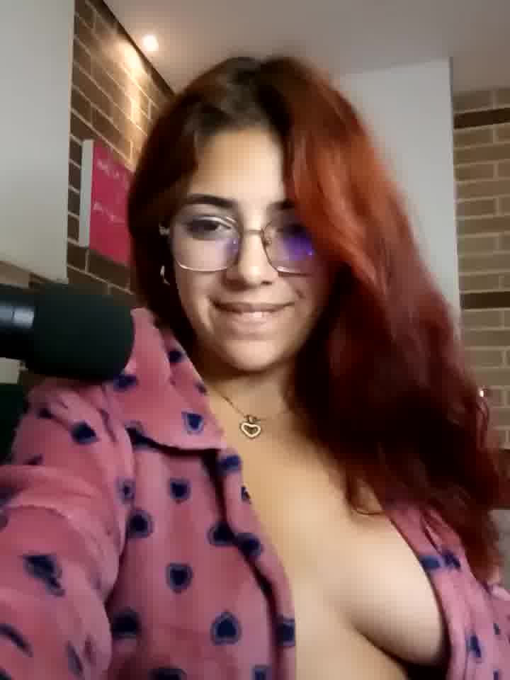 Private Show – video od webkamerové modelky Rousse_Collinss