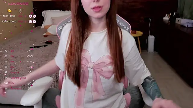 Ignoring+ feet close - video by Milan_chikws cam model