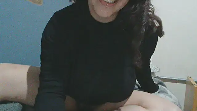 [14 Jun 02:44] Public Show – видео вебкам-модели bbyedarling