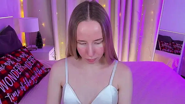 Slow and sensual striptease 🎗 - فيديو من Cassie_Kelman موديل الكام