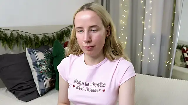 Christmas toys 🎊 - video by Cassie_Kelman cam model