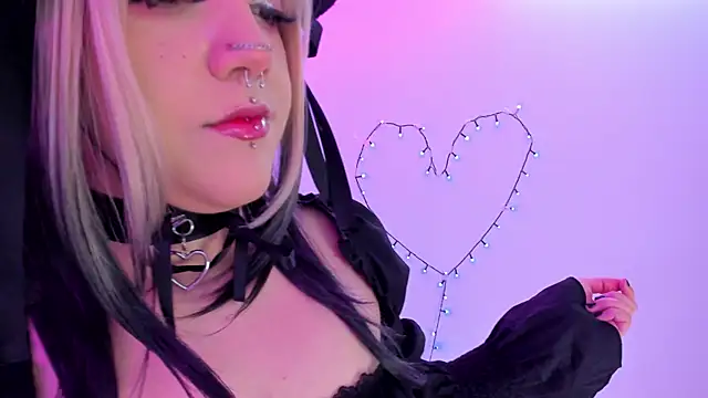 riding cock - video oleh model kamera Charlotte_Myers