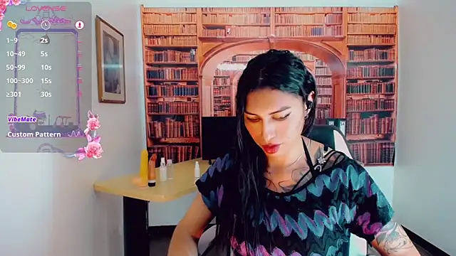 [26 Feb 18:56] Private Show - Vídeo de khiara_moretti, modelo de vídeos