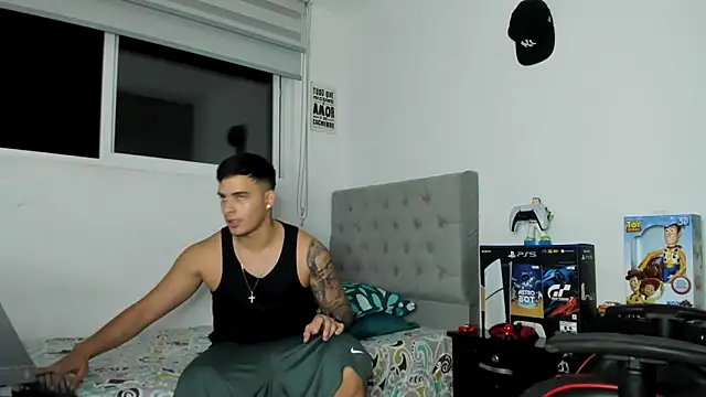 STRIPDANCE - відео від вебкаммоделі jacob_firexx