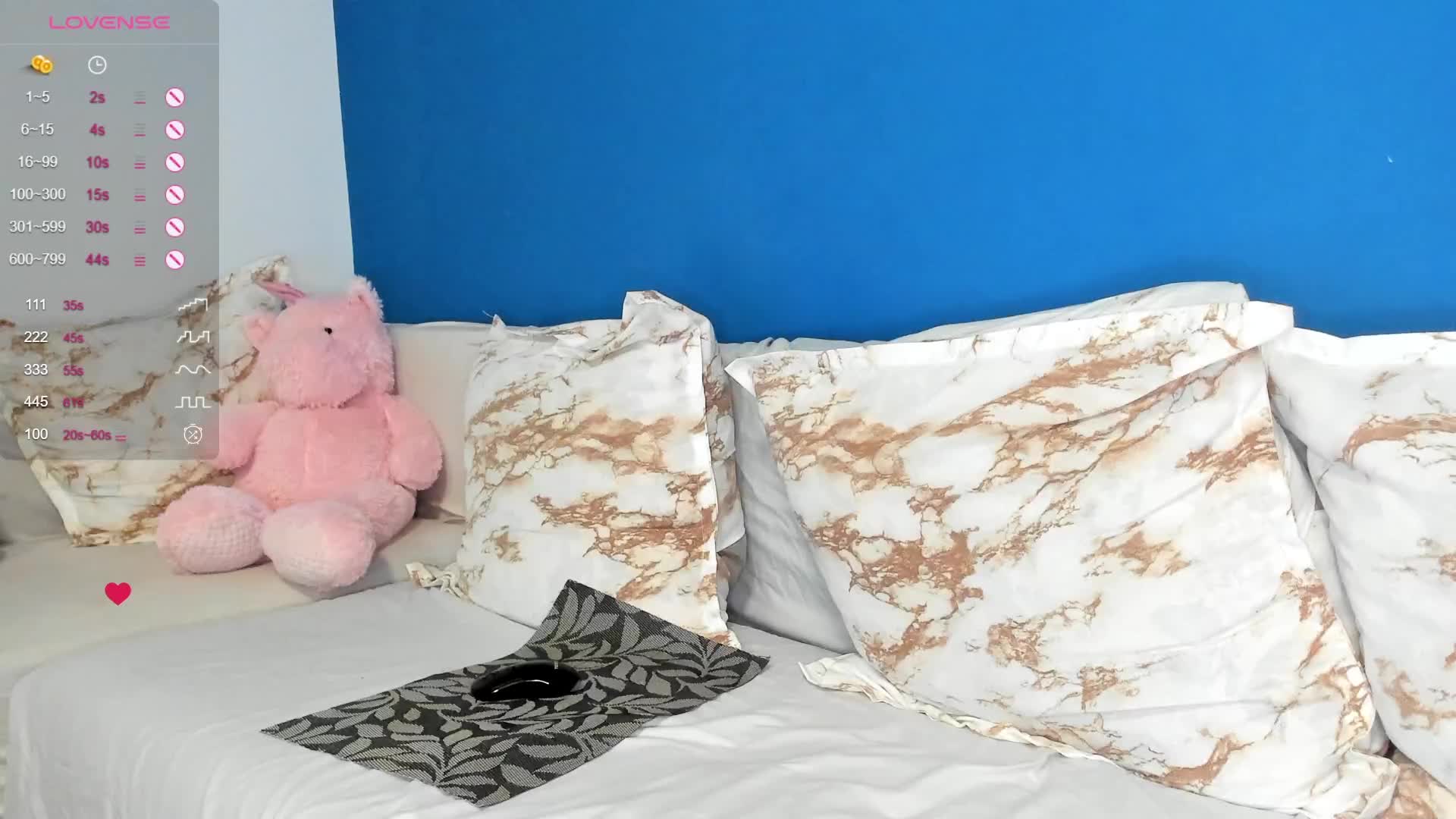 9 months pregnant smoking on the sofa [3 Apr 22:10] Private Show – video od webkamerové modelky kimmali5