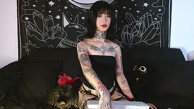 😈