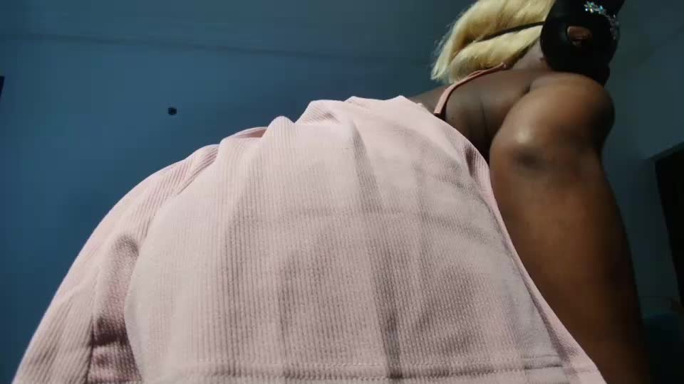 [25 Oct 03:01]  Upclose booty view 🍑 - video van Nottynadiaa cam-model