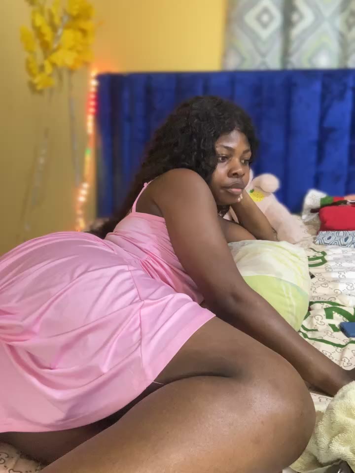 [3 Jun 22:40] kitty fetish 😫😫 - video by Nottynadiaa cam model