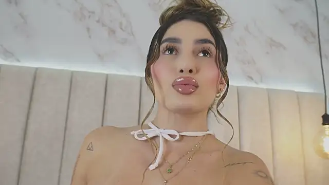 Sucking my fingers and blowing kisses - Vídeo de Annyy_Rosse, modelo de vídeos