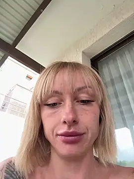 Outdoor Fucked doggy & facefucked with cumshot on tits - video av haileyhope_ cam-modell