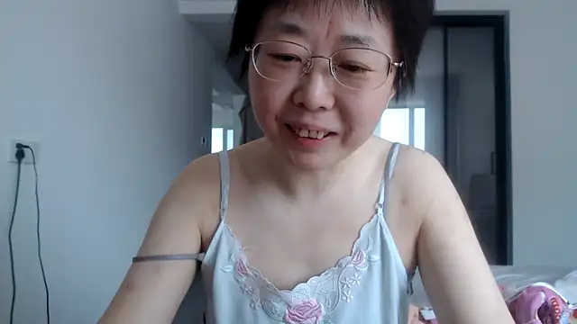 stand buy my big windows in daytime naked and show my body - Vídeo de sonyx, modelo de vídeos