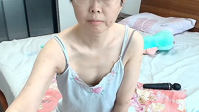 use my domi fuck my asshole and make me fart - video by sonyx cam model