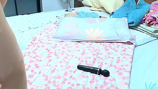 use my small dildo fuck my asshole doggy on bed do anal show - Vídeo de sonyx, modelo de vídeos