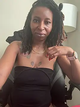 Watch me fuck myself - video by LeyaHoneybuns cam model