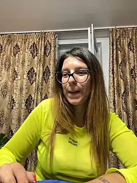 Dance naked - video van NadiraNoor cam-model