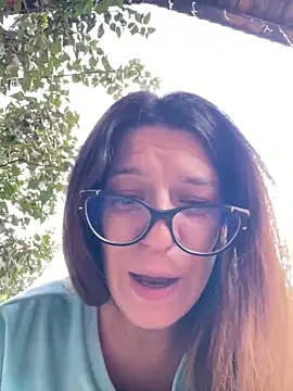 Time for ride dildo out - video van NadiraNoor cam-model