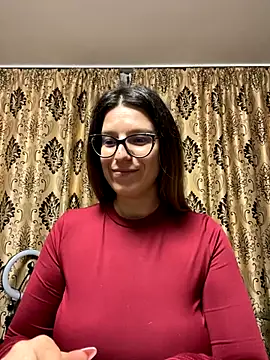 Licking Ice Cream Off My Tits – Cold & Hot Pleasure - video van NadiraNoor cam-model