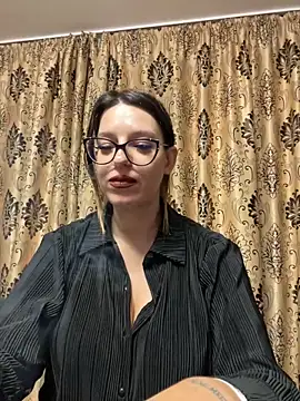 Fuck pussy în a lot of positions - video van NadiraNoor cam-model