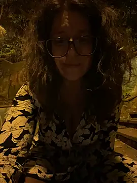 Naughty in park 2 - clip cu NadiraNoor model videochat