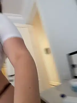 showing holes in ass view and cum using my dildo and domi－カメラキャストのcurvyflawlessの動画