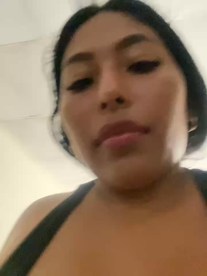 Private Show in the gym - video by emmyjhonson07 cam model