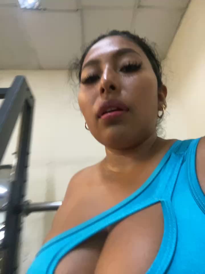 Private Show in the gym... - video by emmyjhonson07 cam model