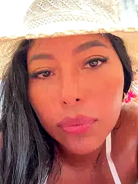 Canelita pasión 😎🔥💋 - video by emmyjhonson07 cam model