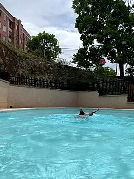 Nadando 🏊 - video by emmyjhonson07 cam model