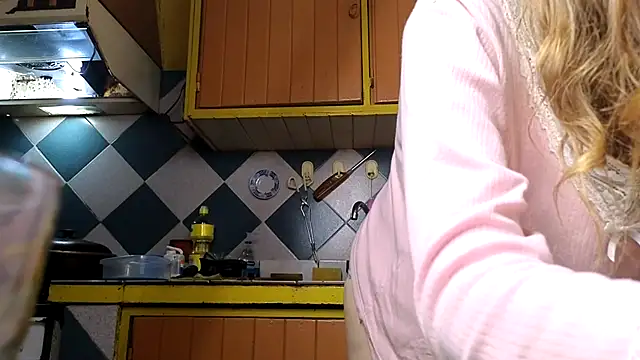 [12 Dec] naked Marta and breasts milk pump