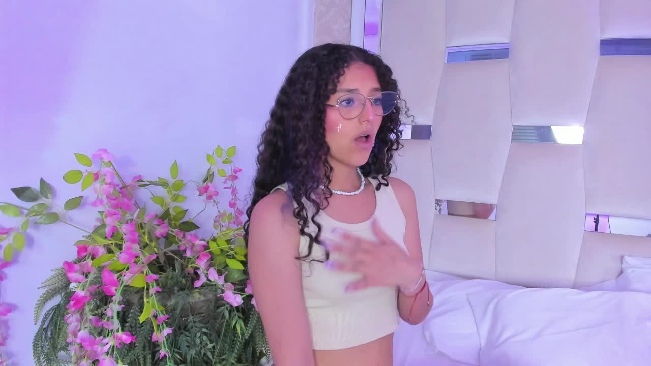 [18 Sep 23:56] Private Show - 視頻由 Miia002 主播提供