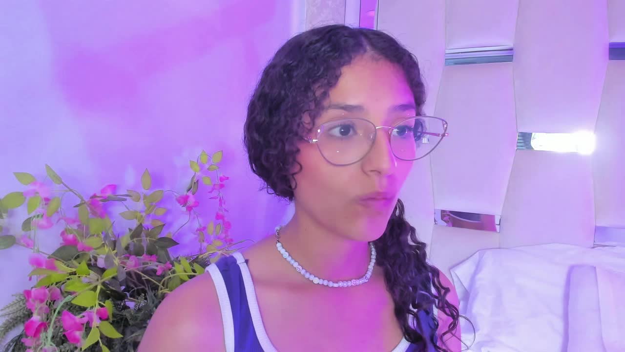 [20 Sep 04:42] Private Show - 視頻由 Miia002 主播提供