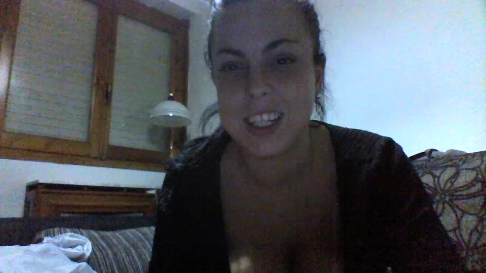 Queriendo vomitar por mis tetas no fue posible - video của người mẫu cam la_morena_tetona