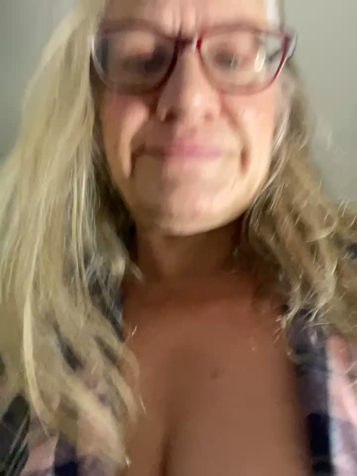 Yummy cummies  Private show – видео вебкам-модели TrenaAnne