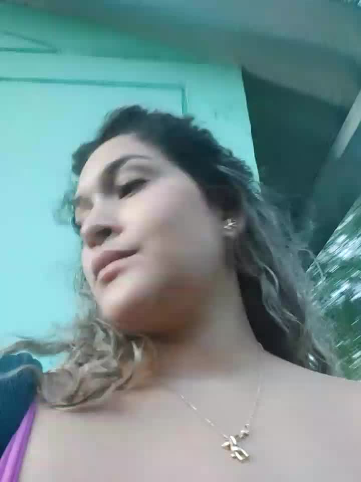 I take my tits out on the street - βίντεο μοντέλου Sara_smiiith211