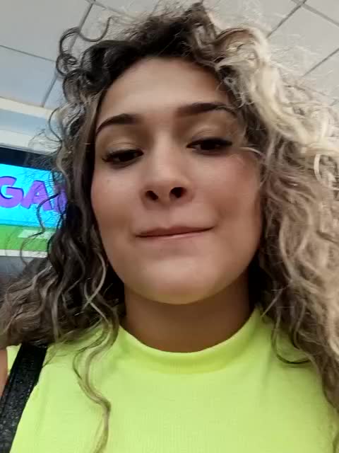 I play with my pussy in the video game bathroom 😈🔥 - βίντεο μοντέλου Sara_smiiith211