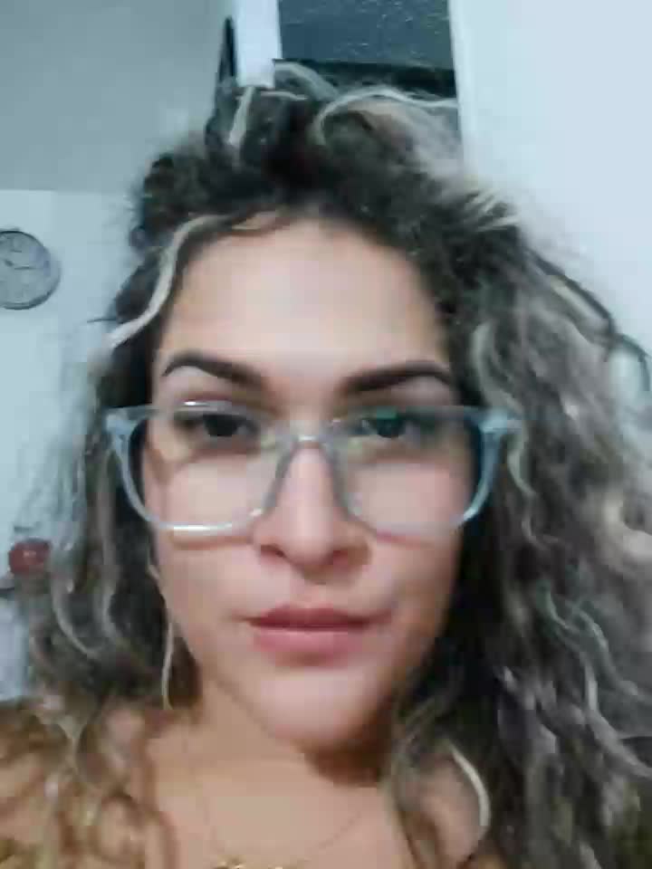 Working in the office and playing with my pussy without my bosses noticing - βίντεο μοντέλου Sara_smiiith211