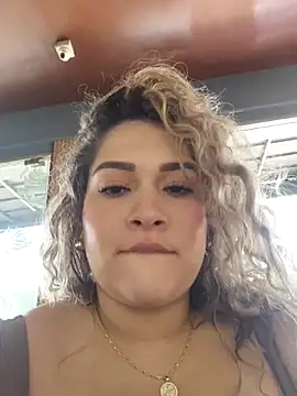 I play with my pussy in a public restaurant, the boss catches me