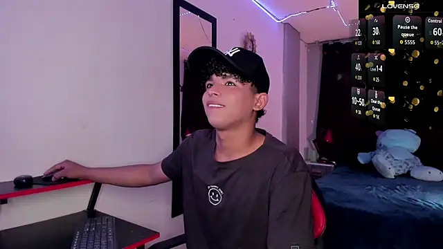 finger in my ass - vidéo du modèle de showcams Noah_Smith04