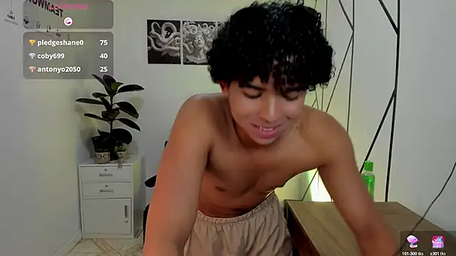 my cum in my face - vidéo du modèle de showcams Noah_Smith04