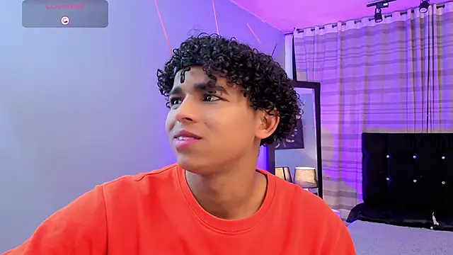 my buttocks are giant - vidéo du modèle de showcams Noah_Smith04