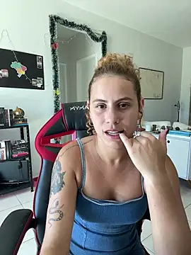 Espie o show privado - فيديو من Lau_monte موديل الكام