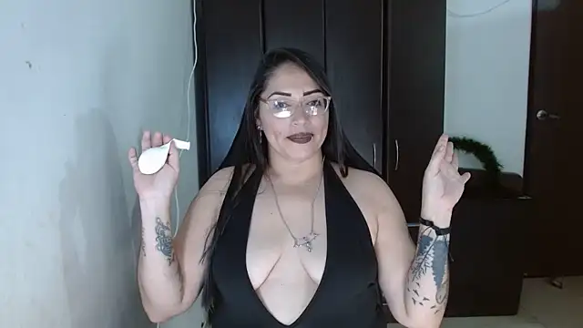 Show Feet Rich - video by natashasmithe cam model